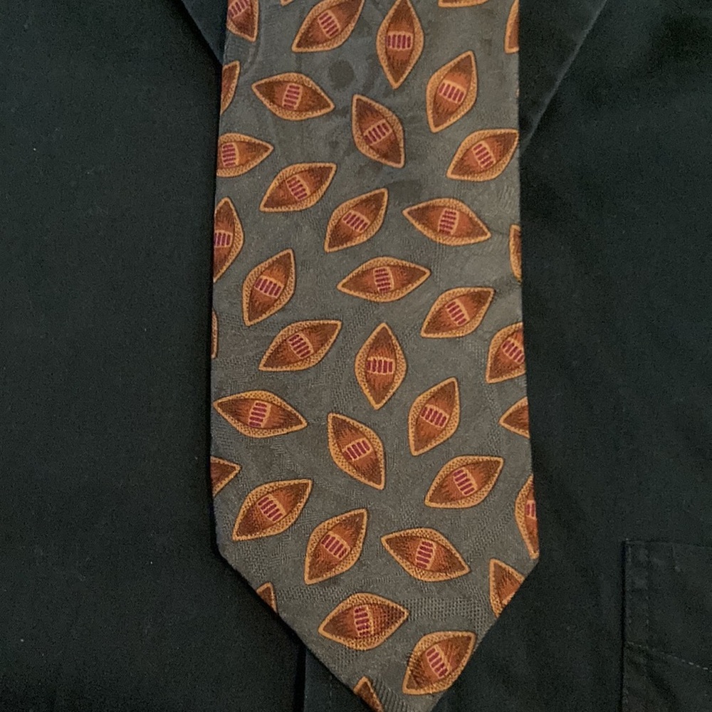 🏈Football fans!!  Tie by Ferrell Reed,  for The Hound,  San Francisco.